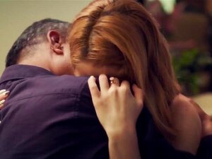 Regardez la scène chaude d'un vieux mec dans une série Web indienne