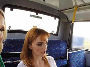 Un gros facial pour Anna Darling et Lola Gatsby dans le bus