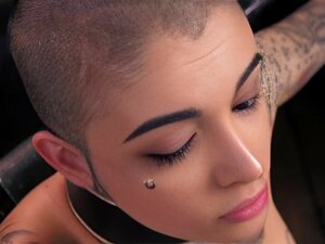 Le Pope & Leigh Raven dans Alternative Pain Slut Leigh Raven se fait