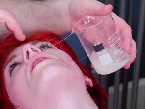 Une mignonne chaude a été amenée dans un assile anal pour un