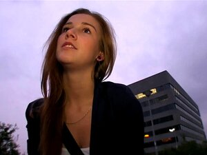 Délice de creampie pour une nana chaude. Le mec pilonne une douce