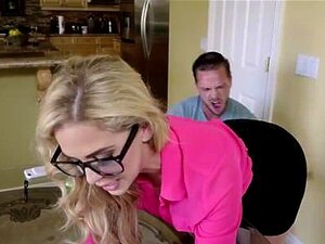 Brazzers - Une MILF chaude et bien foutue baise une nouvelle bite