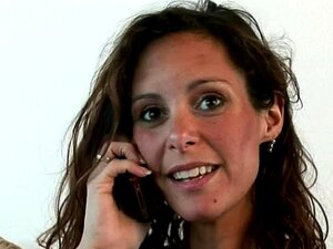 Une brune veut une baise étrangère