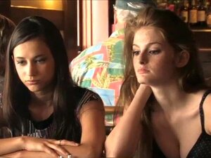 upskirts et sexe en public au restaurant