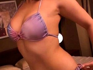 Un étalon baise la mature tétonne Ayane Asakura avec ses gros seins
