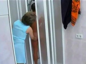 Découvrez la rencontre torride entre une séductrice mûre et un