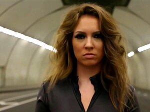 Jlo se fait baiser la gueule durement. Une belle latina chaude en