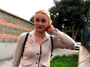 Amateur travesti en plein air solo