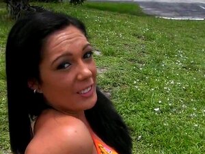 Sexe passionné avec une nana séduisante. Profitez de regarder la
