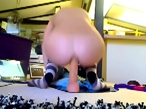 Holly Hanna avec un gros gode