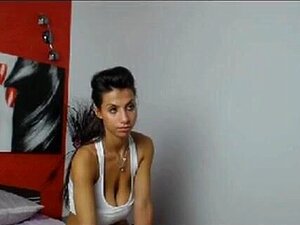 Brunette Hair fait rebondir ses gros seins tombants