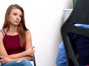 Une rousse timide se transforme en maniaque du sexe sauvage en