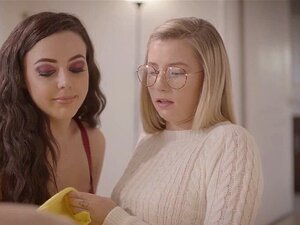 Un truc mignon et meilleur signifie que le demi-frère baise sa