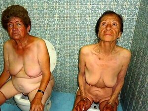 LA PORNSTAR ALLEMANDE JACKY SURPREND LES MECS AVEC UNE PARTOUZE