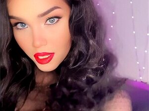 Demi-Soeur Trans Innocente Filmant des Tiktoks Coquins et du Contenu