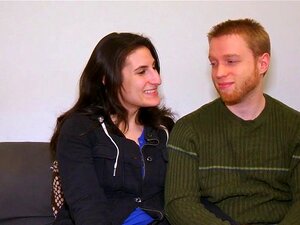 Des échangistes amateurs se lâchent dans une orgie. Des échangistes