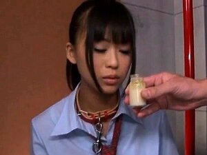 Chika Ishihara lèche une grosse bite