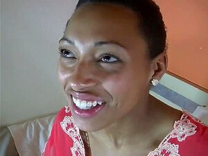 Petite fille noire essaie le porno - Regardez la partie 2 sur