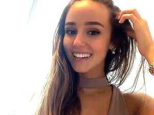 Vous voulez faire la fête avec cette petite princesse de fête?