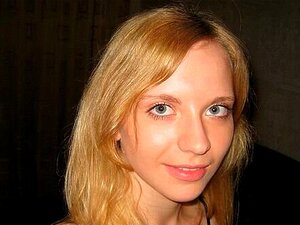 MIGNONNE, TIMIDE ET TOUTE NUE