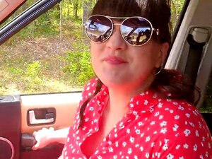 Une salope de pipe doxy sur la route et cette nana aime ça pour de