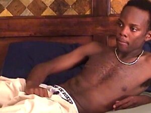 Tata Bob suce la bite du marin noir - AuntieBob, Tony est dans la