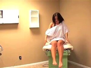 CAPRI CAVANNI - Visite des médecins chauds (Jessica Jaymes)