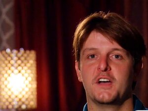 Les échangistes cochons échangent leur partenaire et partouzent dans