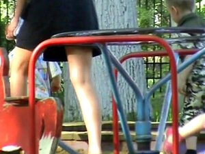 Compilation de plans de voyeurs en plein air avec des nanas chaudes,