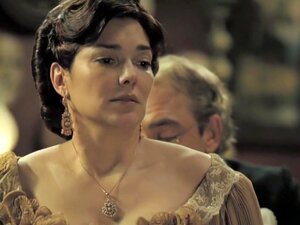 Découvrez la passion de Laura Harring dans Love in the Time of