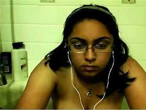 La fille indienne de la caméra web Rhea Part II,