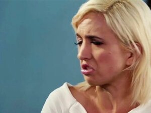 Brandi Love et Chanel Preston aiment lécher Eliza Jan. Brandi Love,