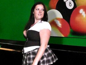 Plumper en résille, son gros minou léché