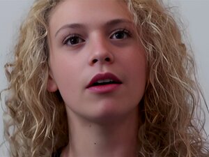 CASTINGFRANCAIS-Une Inexpérimentée Brûlante Est Excitée De Se