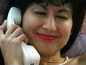 Gal au téléphone se fait foutrer le visage