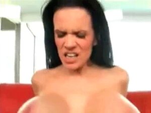 Mamie de 49 ans adore les bites fraîches. Mamie de 49 ans aime les