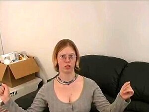 La fille de fac aux gros seins Sara. La mignonne de 19 ans et la