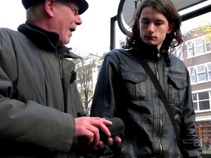 Mature pute européenne suce. Mature pute européenne aspire et branle