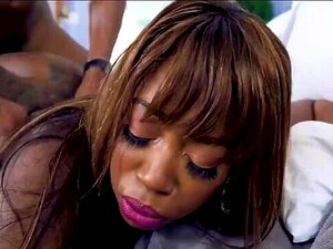 MILF noire avec un énorme cul se fait baiser par une énorme bite