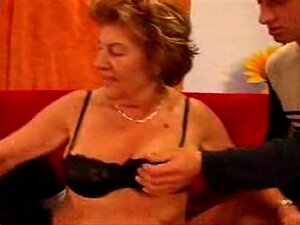 GILF en chaleur doublement attachée et remplie de sperme