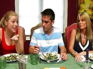 La mignonne pense qu'elle est meilleure que sa belle-mère