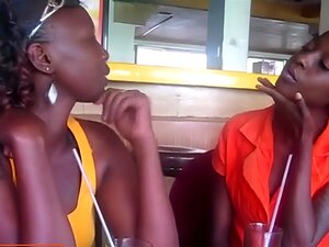 Aventure sous la douche torride : Des beautés ébènes sensuelles